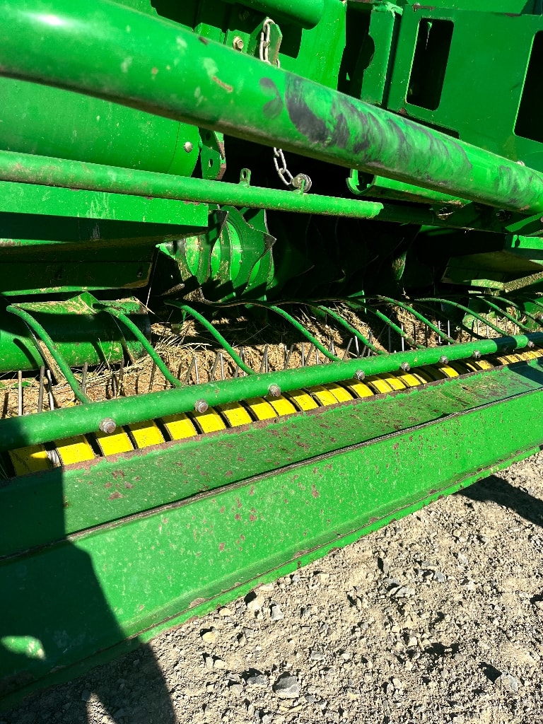 Presse balles rondes JOHN DEERE 582 - photo slide 10