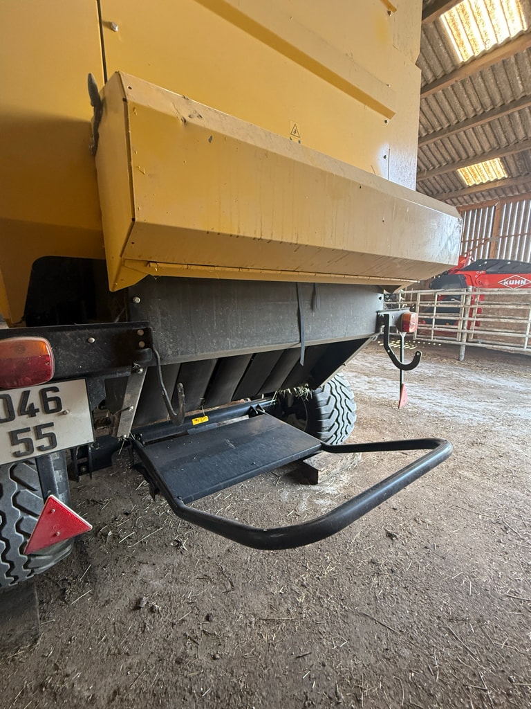 Presse balles rondes NEW HOLLAND BR 7070 - photo slide 12