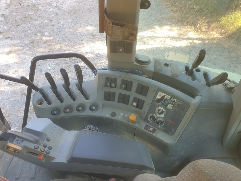 Tracteur CLAAS ARION 640 - photo slide 23