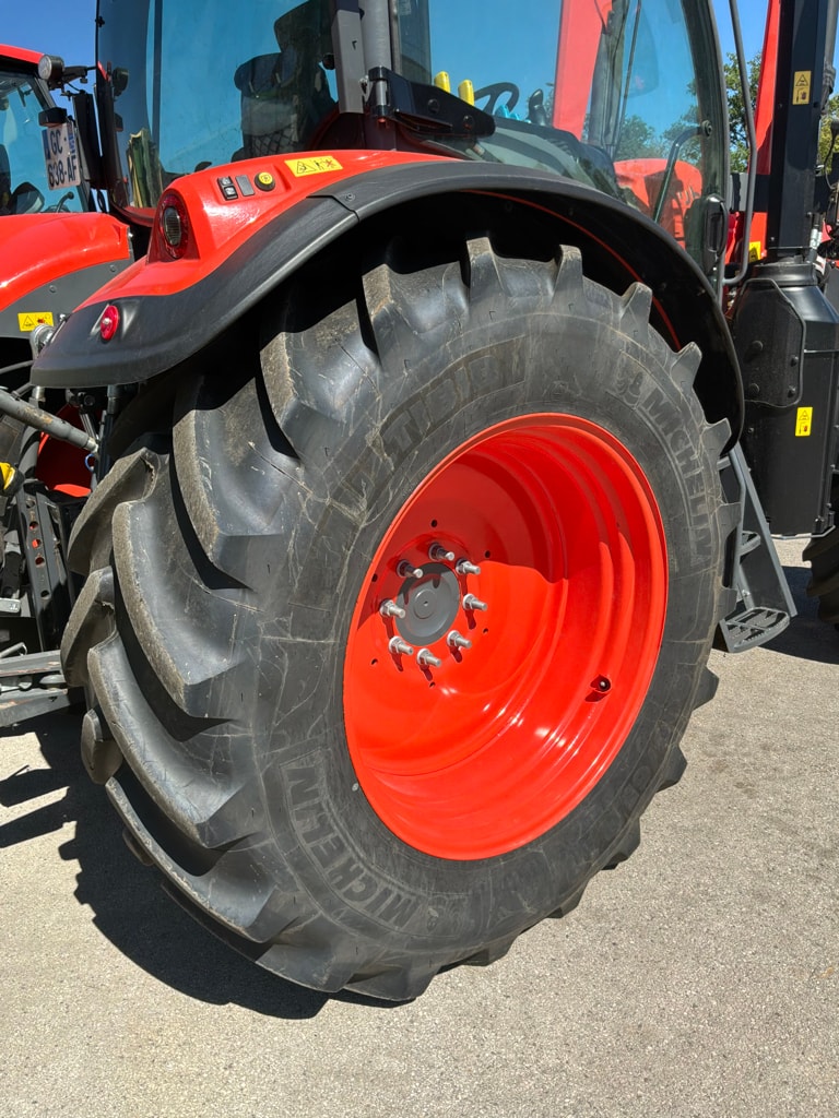Tracteur chargeur KUBOTA M6 122 - photo slide 5