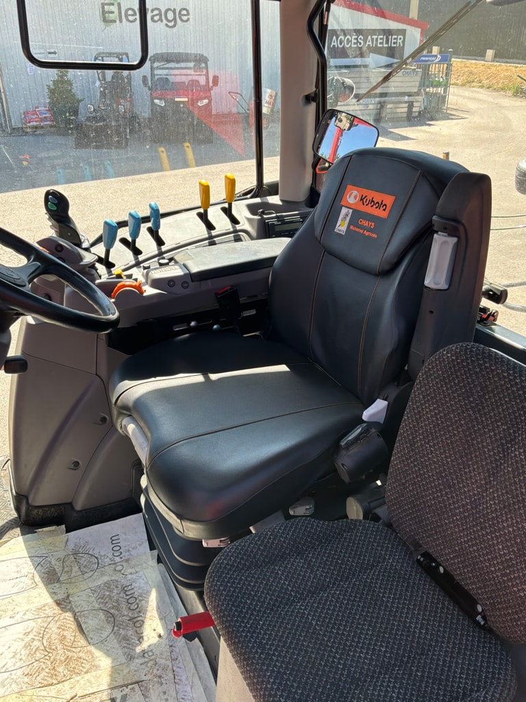 Tracteur chargeur KUBOTA M6 122 - photo slide 8