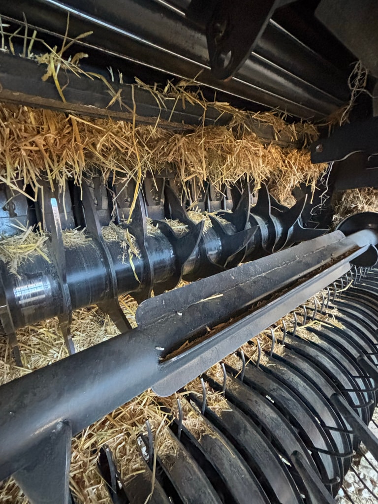 Presse balles rondes CASE IH 455 - photo slide 8