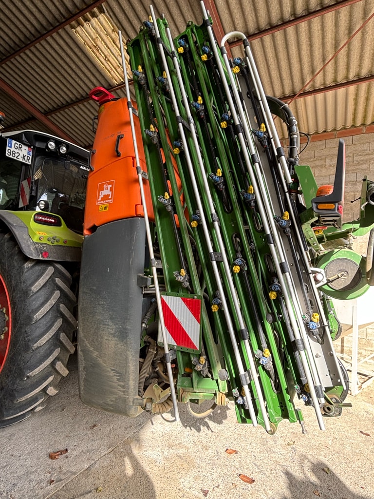 Pulverisateur AMAZONE UF 2002 - photo slide 1