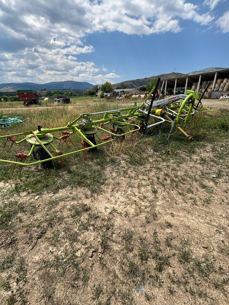 Faneuse CLAAS Volto 80 - photo slide 1