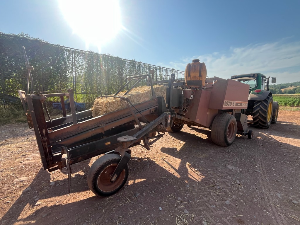 Presse haute densite HESSTON 4820s - photo slide 3