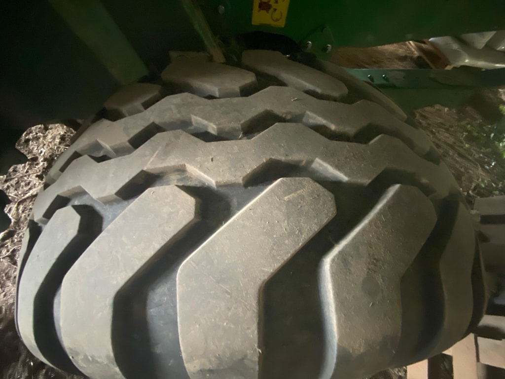 Presse balles rondes JOHN DEERE V461M - photo slide 5