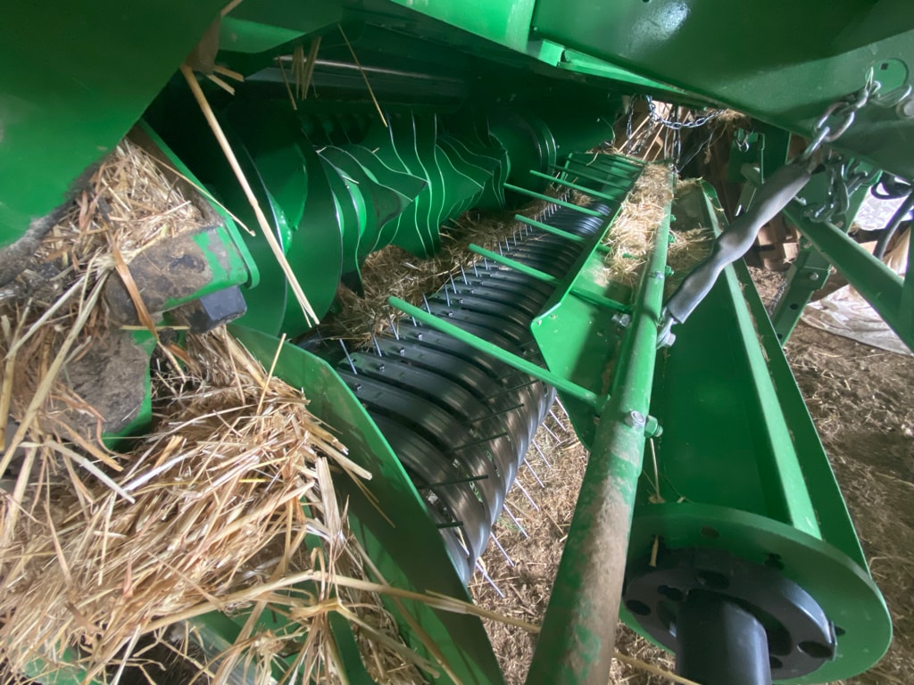 Presse balles rondes JOHN DEERE V461M - photo slide 9