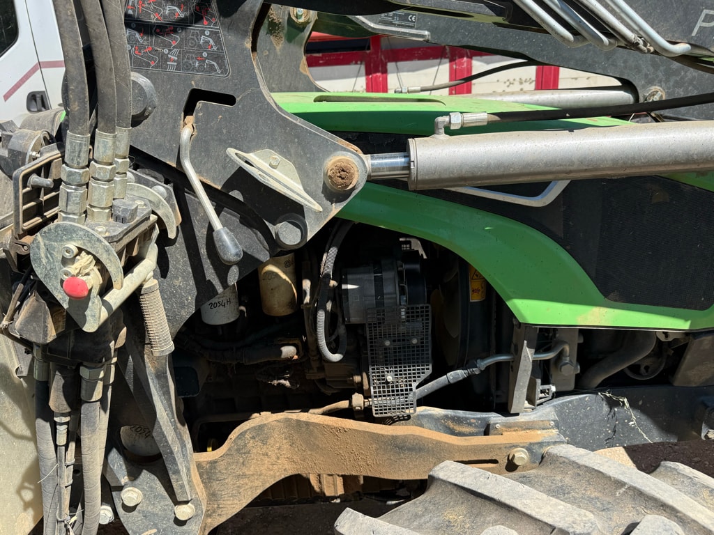 Tracteur chargeur DEUTZ FAHR 5105g B - photo slide 9
