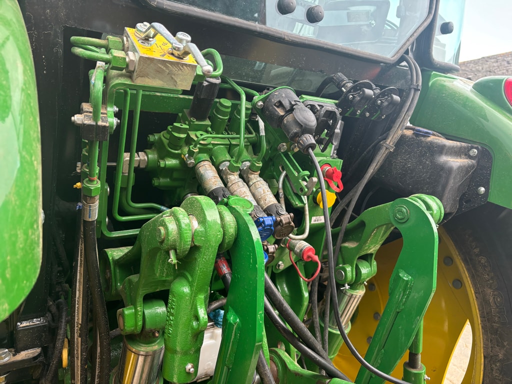 Tracteur JOHN DEERE 5105M - photo slide 11