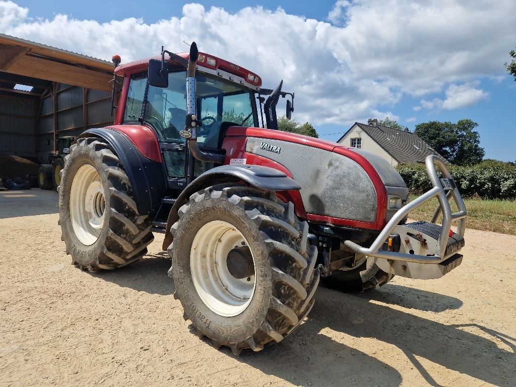 Tracteur VALTRA T170 - photo slide 1