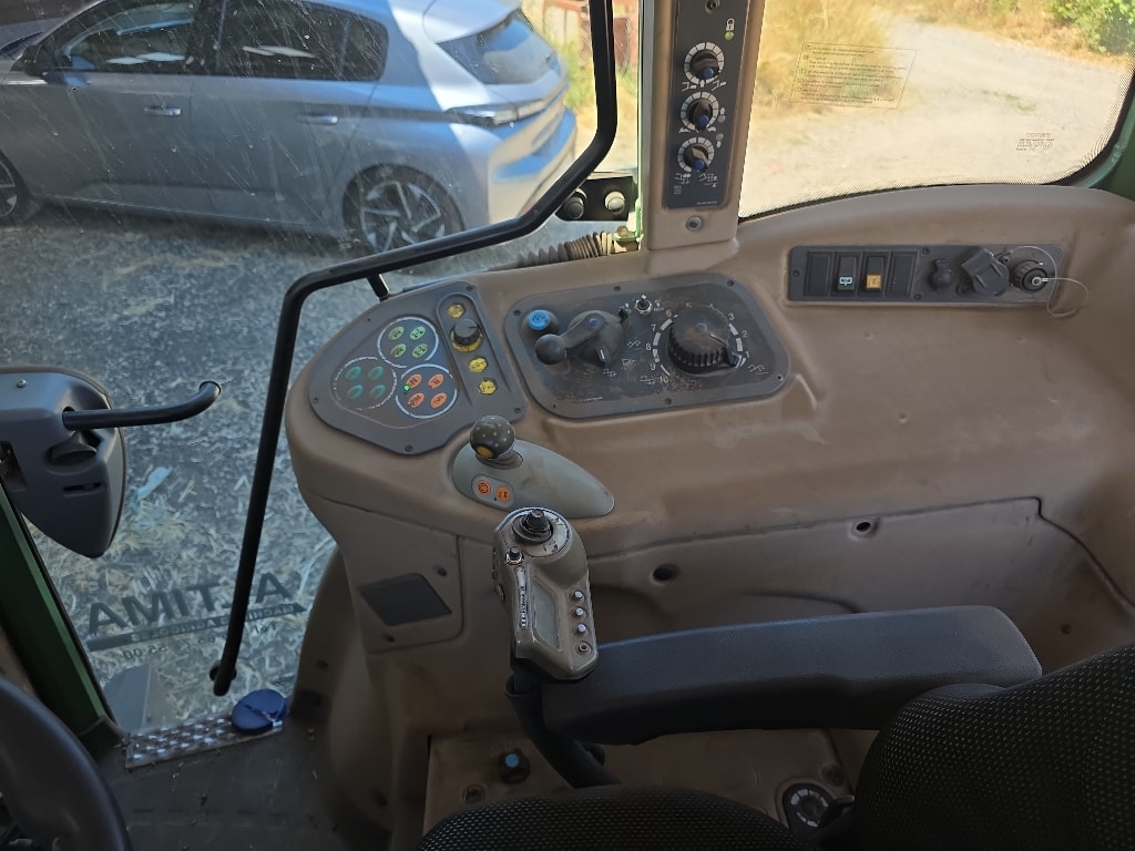 Tracteur chargeur FENDT 210 VARIO - photo slide 8