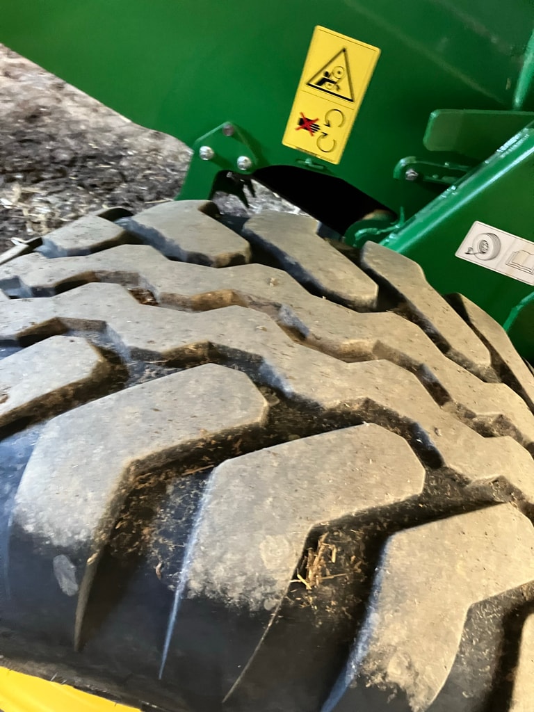 Presse balles rondes JOHN DEERE V461m - photo slide 6