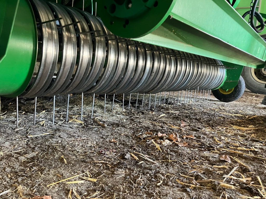 Presse balles rondes JOHN DEERE V461m - photo slide 9