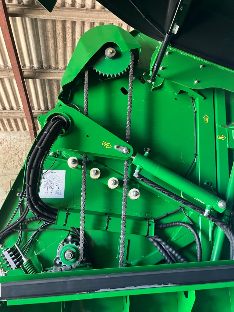 Presse balles rondes JOHN DEERE V461m - photo slide 12