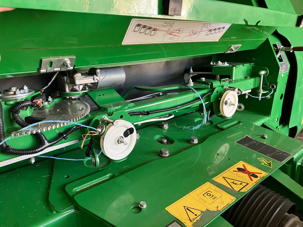 Presse balles rondes JOHN DEERE V461m - photo slide 13