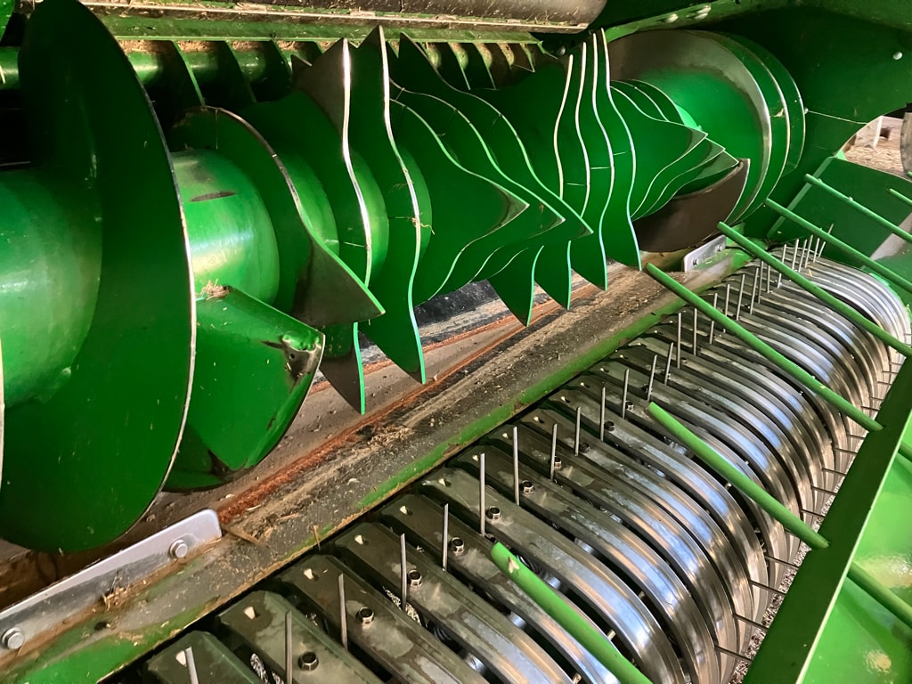 Presse balles rondes JOHN DEERE V461m - photo slide 15