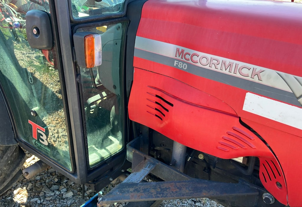 Tracteur MC CORMICK F80 - photo slide 11