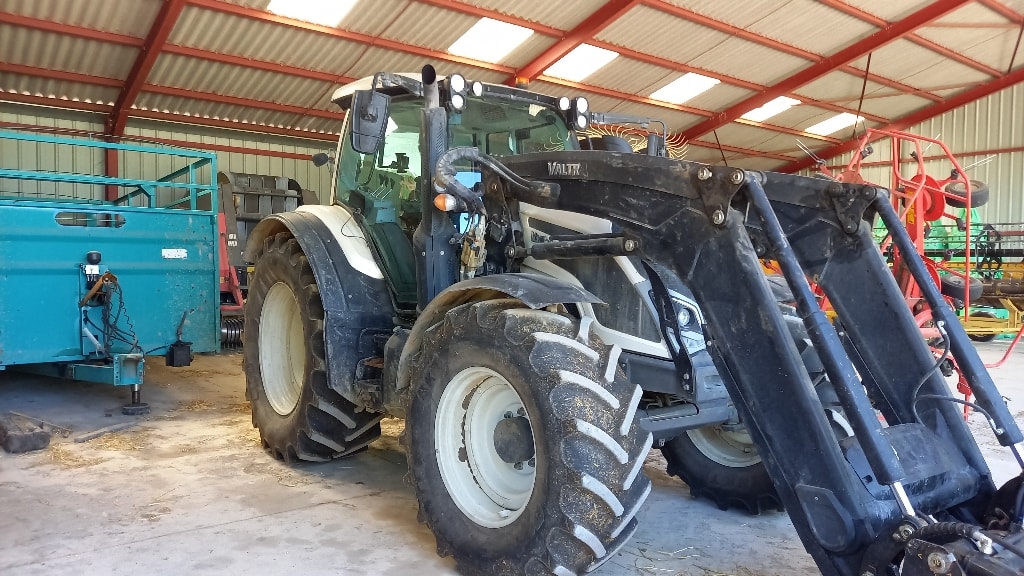 Tracteur VALTRA N154 - photo slide 1