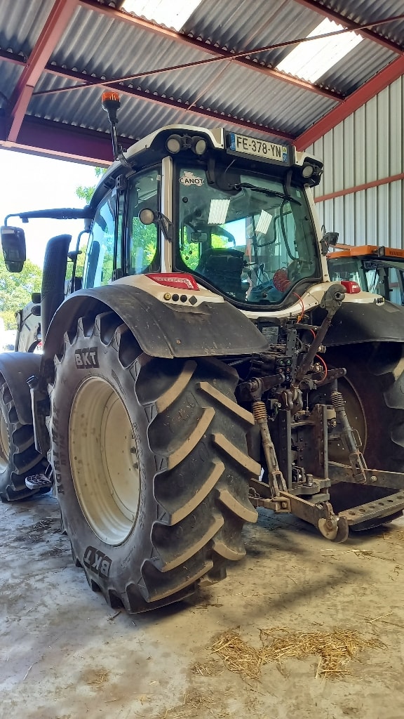 Tracteur VALTRA N154 - photo slide 4