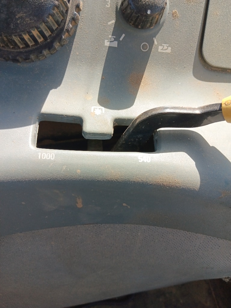 Tracteur MC CORMICK MTX 140 - photo slide 5