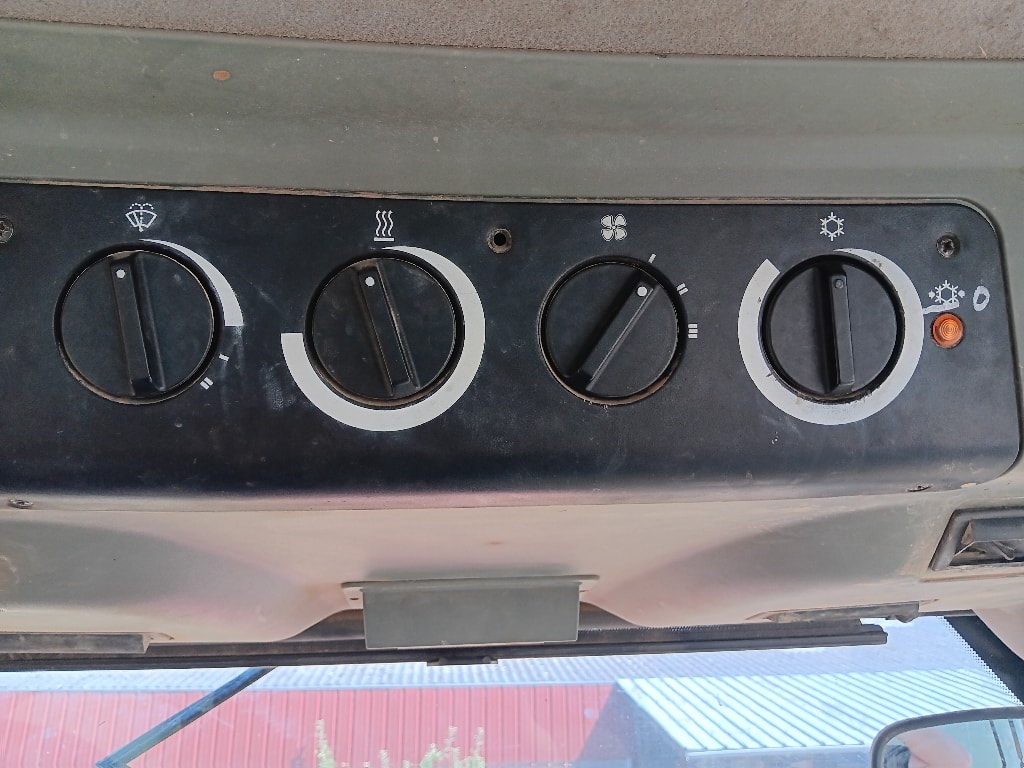 Tracteur MC CORMICK MTX 140 - photo slide 7