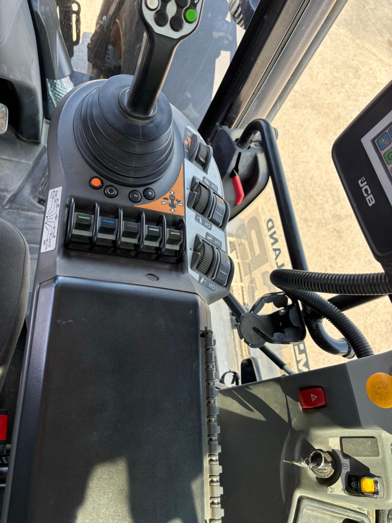 Tracteur JCB FASTRAC 4220 - photo slide 6