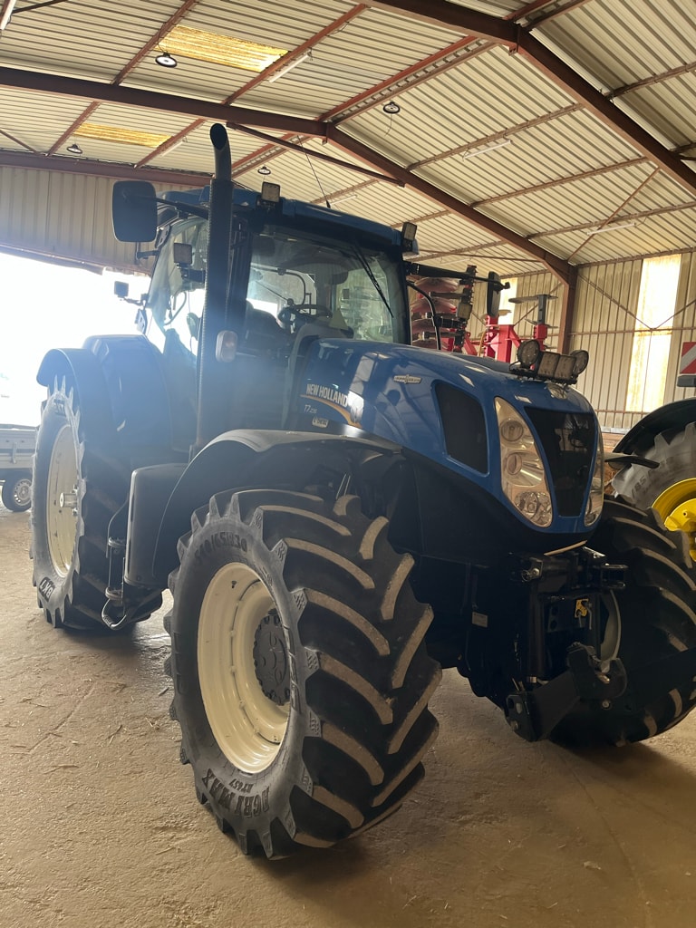 Tracteur NEW HOLLAND T 7.235 AC - photo slide 2