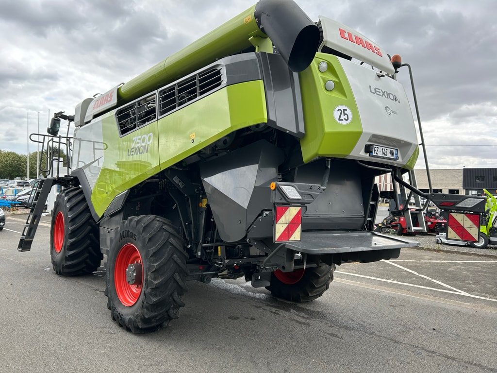 Moissonneuse CLAAS LEXION 7500 4X4 - photo slide 5