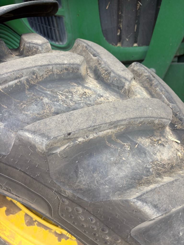 Tracteur chargeur JOHN DEERE 6330 PREMIUM - photo slide 11