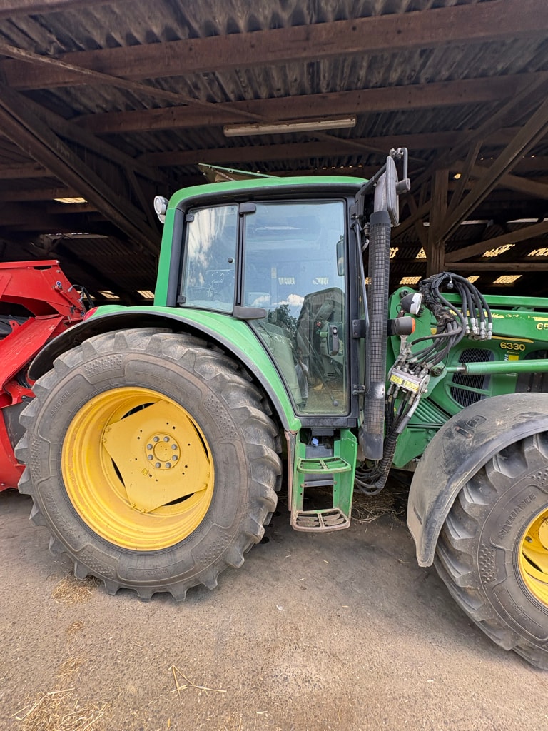 Tracteur chargeur JOHN DEERE 6330 PREMIUM - photo slide 16
