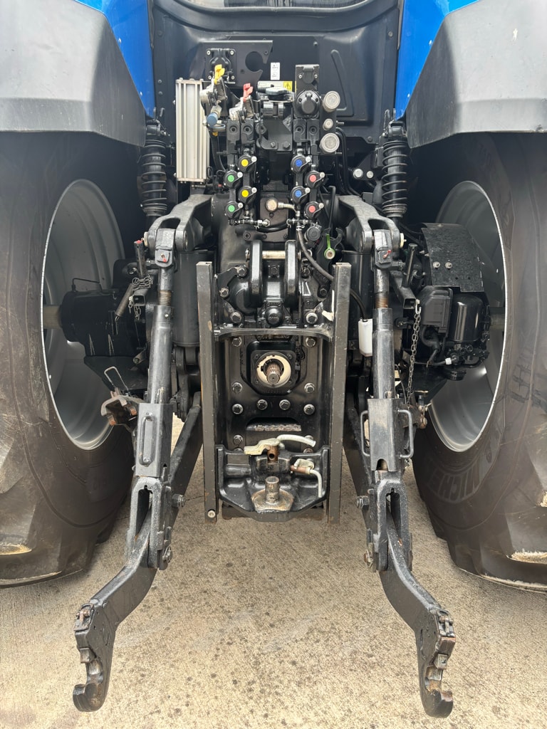 Tracteur NEW HOLLAND T 7.315 hd - photo slide 11