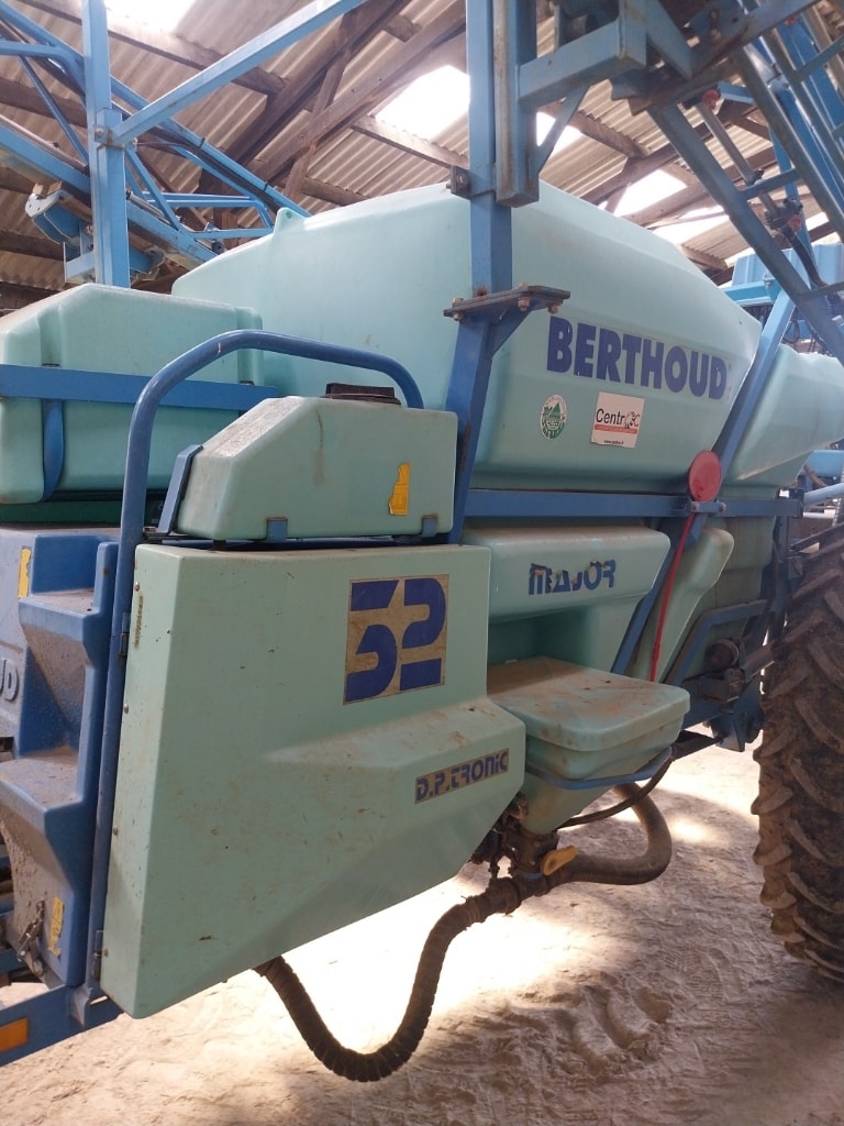 Pulverisateur BERTHOUD Major 32 dp tronic - photo slide 11