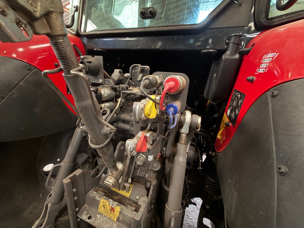 Tracteur chargeur MASSEY FERGUSON 5713 SL DYNA-6 ESSENTIAL - photo slide 8