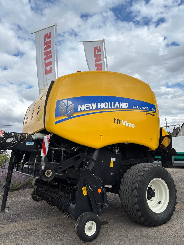 Presse balles rondes NEW HOLLAND RB 150 SUPERFEED - photo slide 1