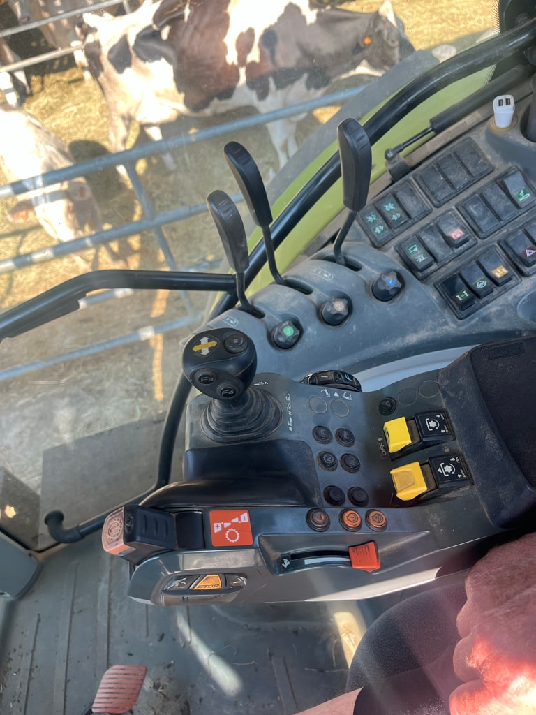 Tracteur CLAAS Arion 620 - photo slide 10