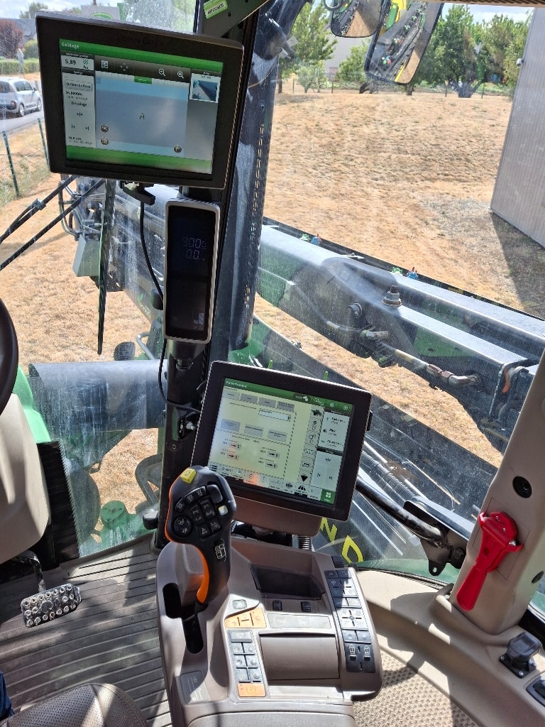Pulverisateur automoteur JOHN DEERE R4150 - photo slide 3