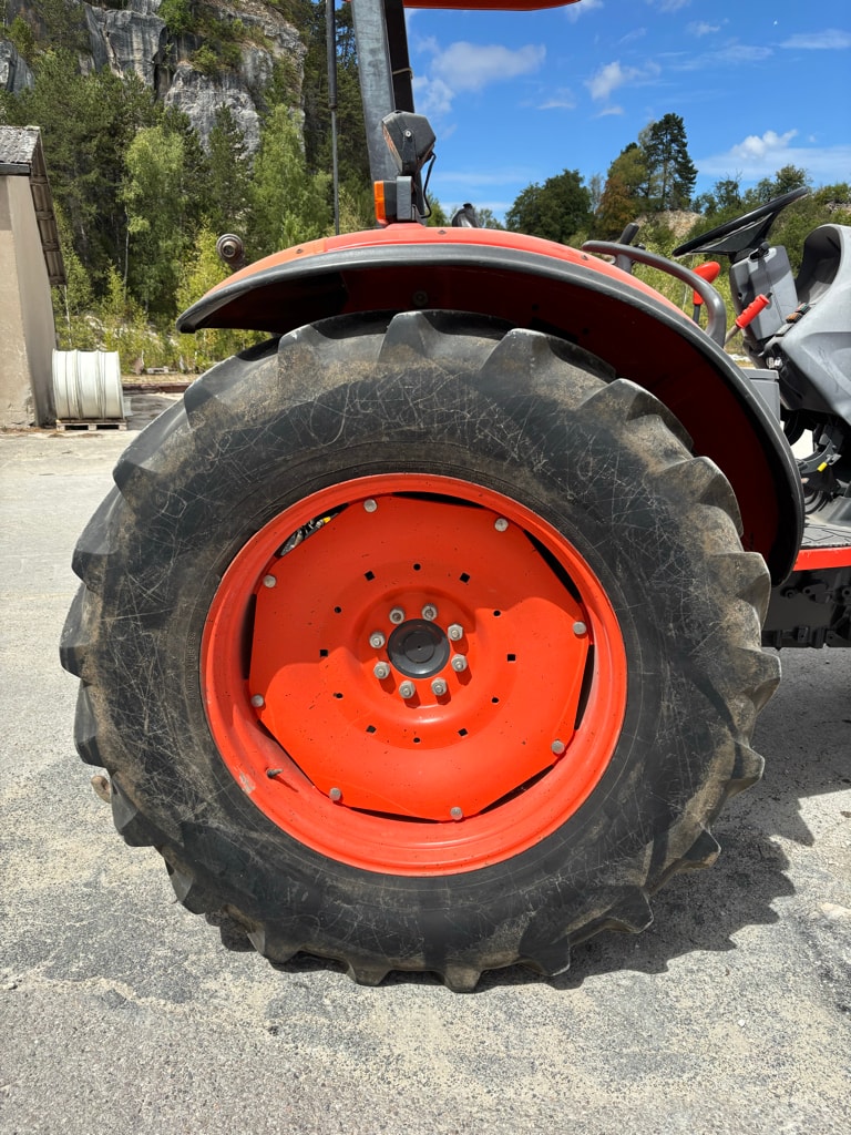 Tracteur KUBOTA M5111 DTH - photo slide 11