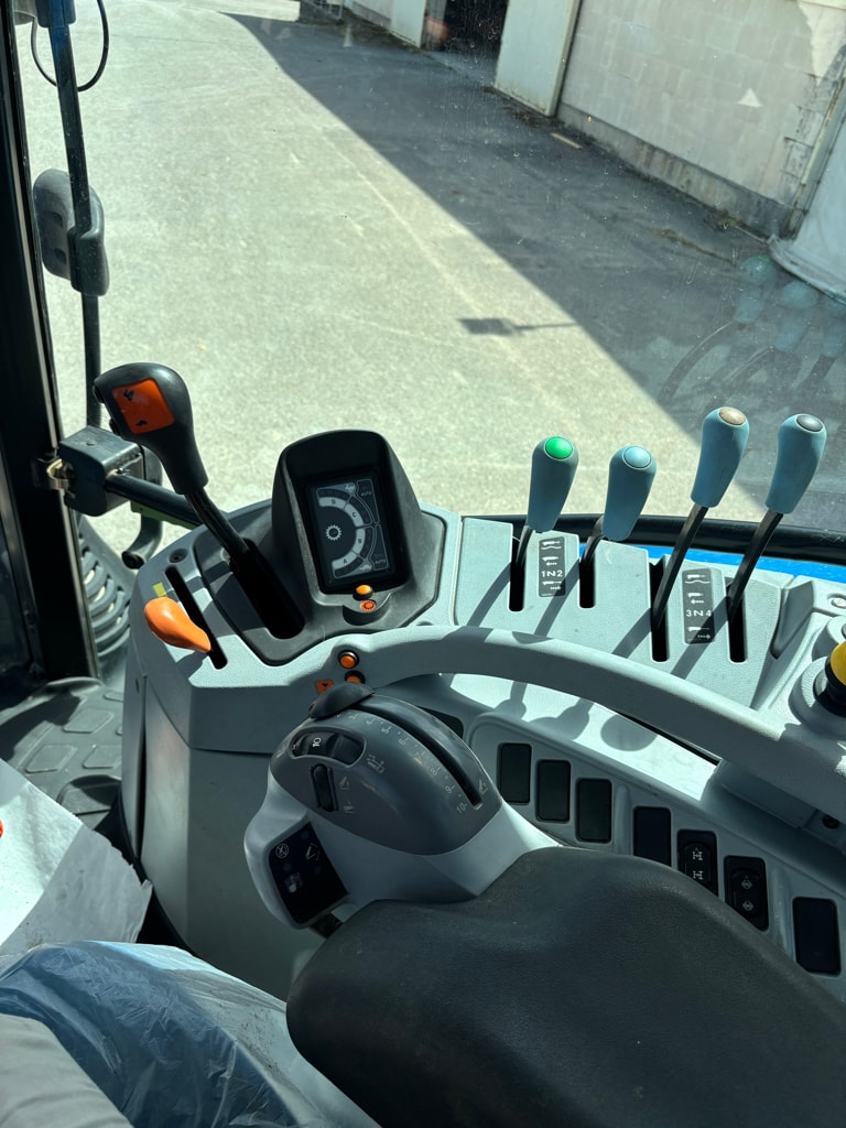 Tracteur NEW HOLLAND T6.120 - photo slide 7