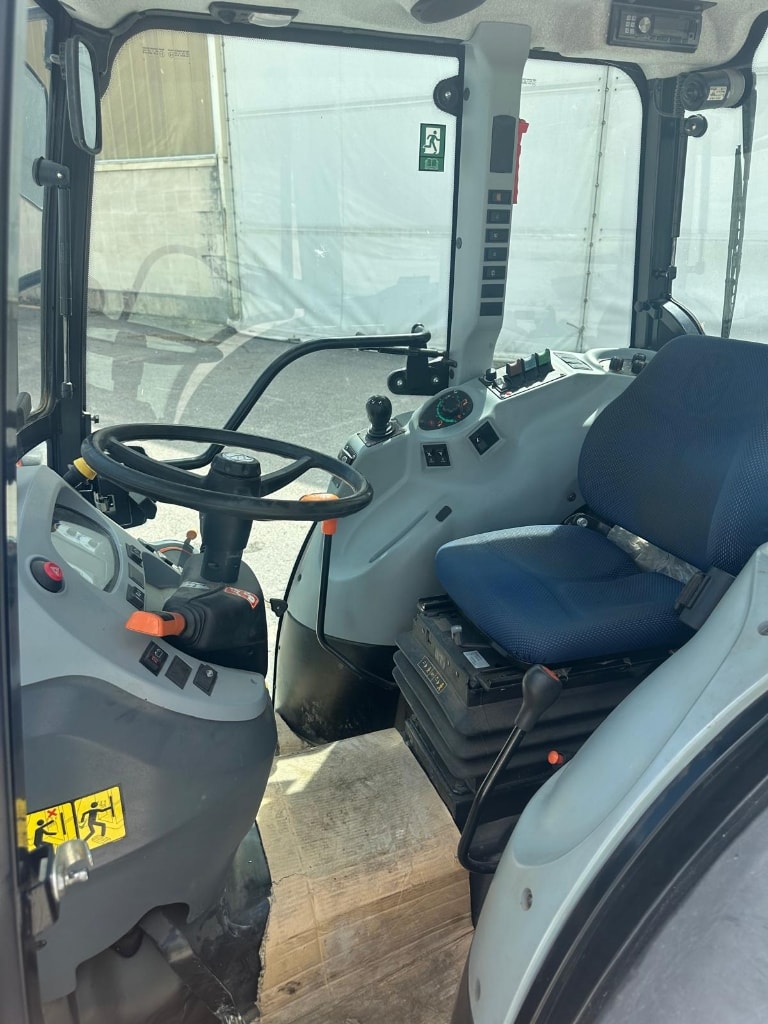 Tracteur fruitier NEW HOLLAND  T4.80 F - photo slide 5