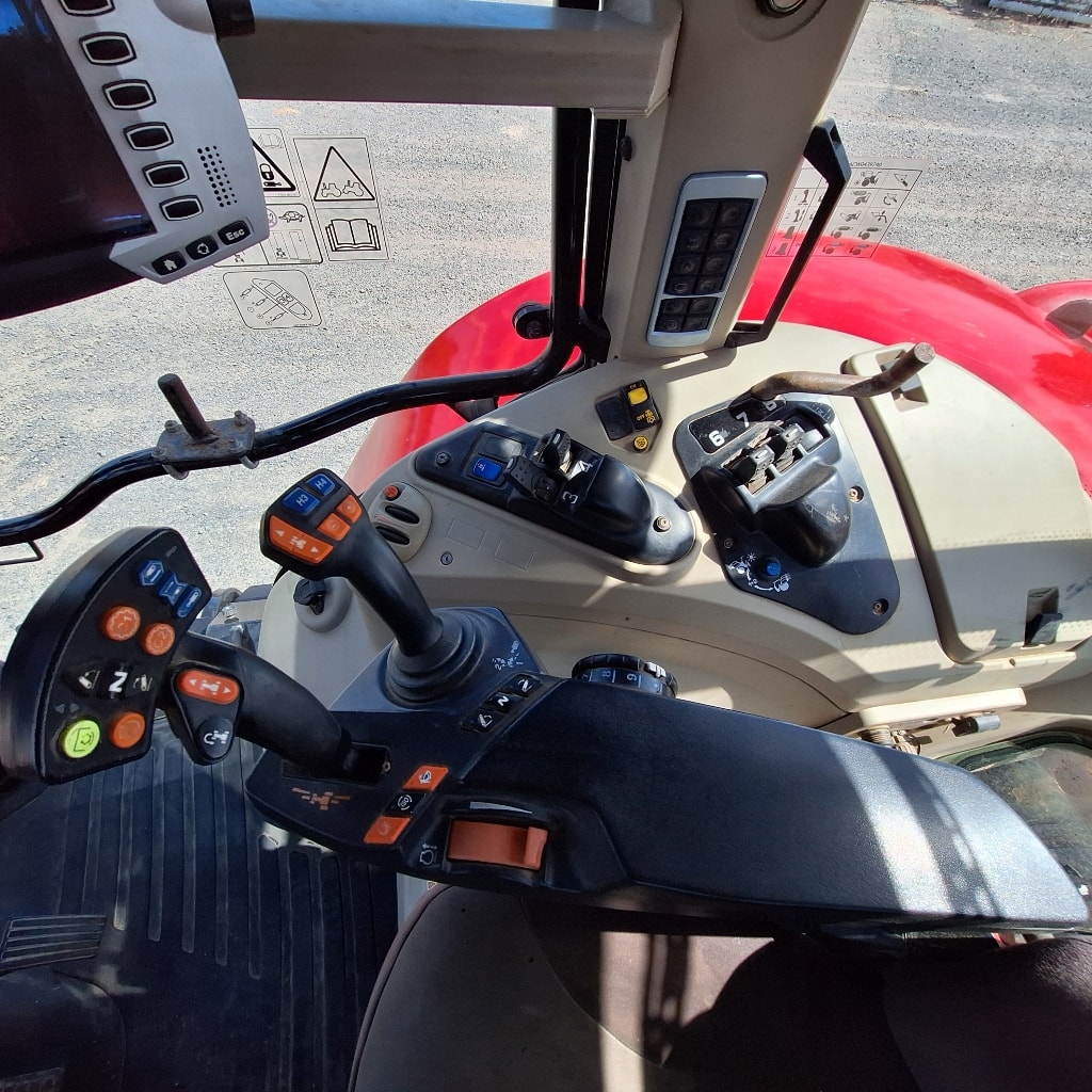 Tracteur MASSEY FERGUSON 7726 S - photo slide 17
