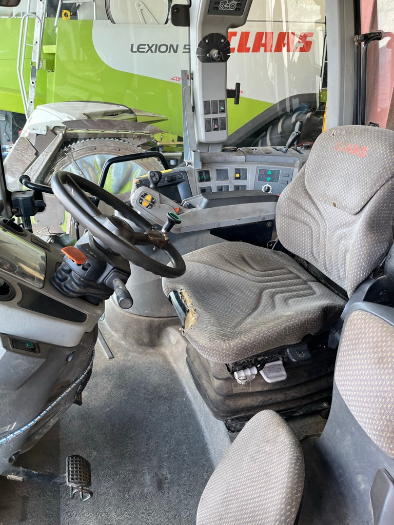 Tracteur CLAAS AXION 820 - photo slide 15
