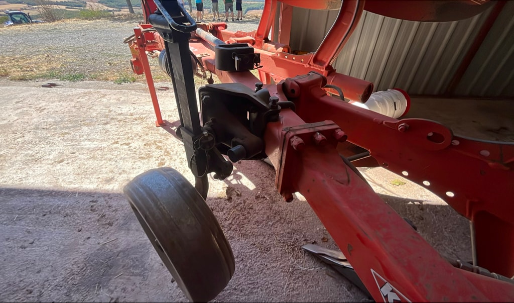 Charrue KUHN Vari master102 - photo slide 5