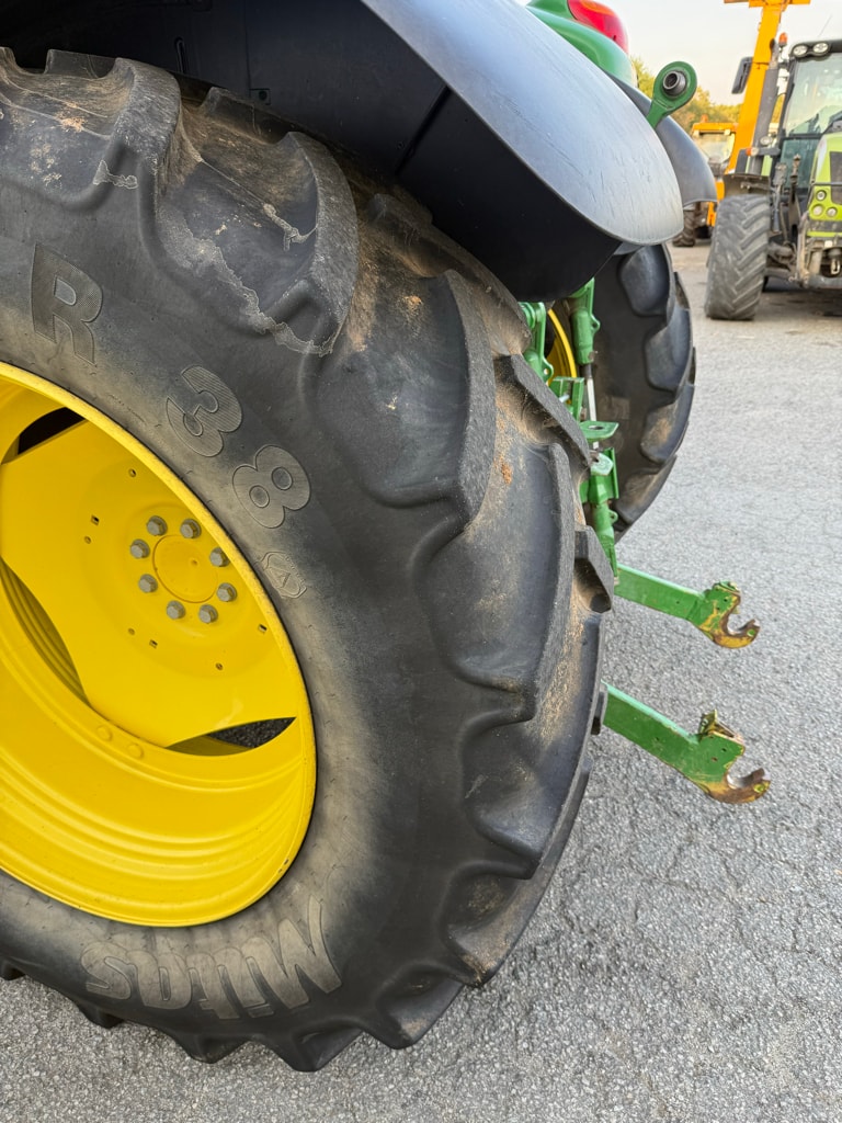 Tracteur chargeur JOHN DEERE 6110 M COMMAND QUAD - photo slide 13