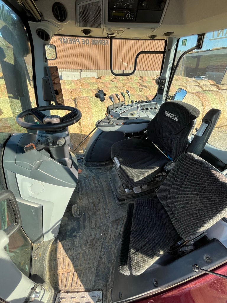 Tracteur VALTRA T235 - photo slide 18