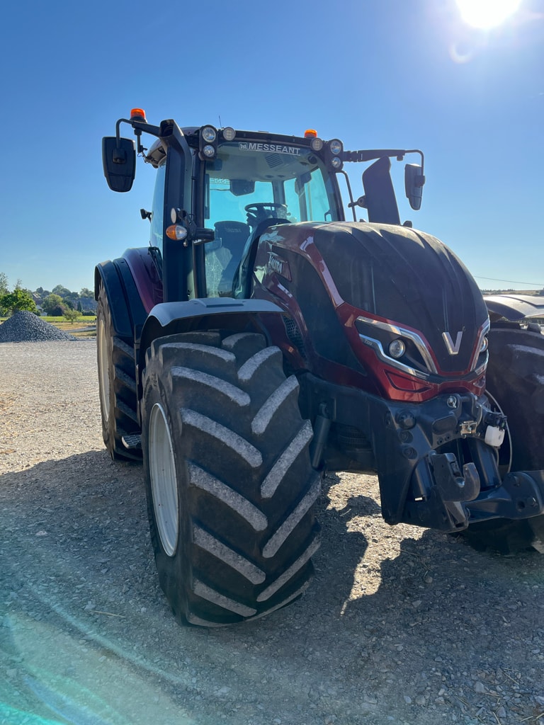 Tracteur VALTRA T235 - photo slide 1
