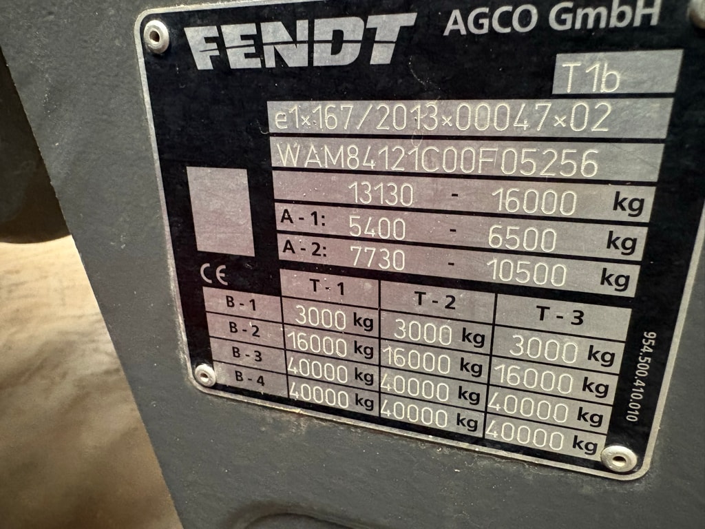Tracteur FENDT 826 VARIO PROFI + - photo slide 9