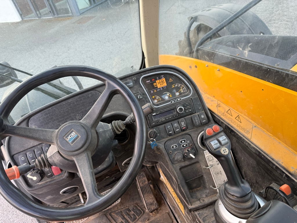Telescopique JCB 536-60 AGRI PRO - photo slide 7