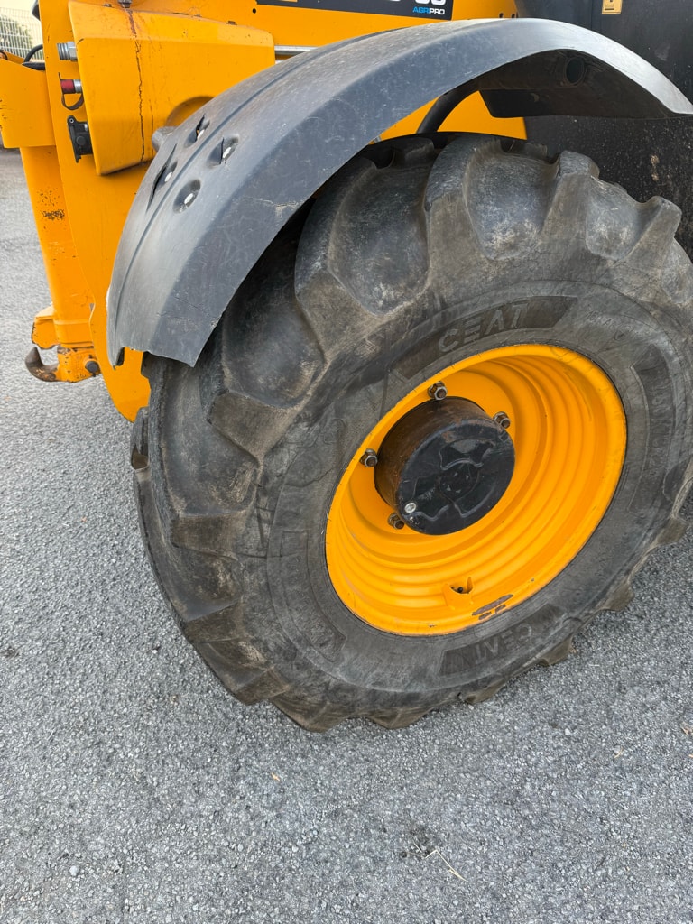Telescopique JCB 536-60 AGRI PRO - photo slide 10
