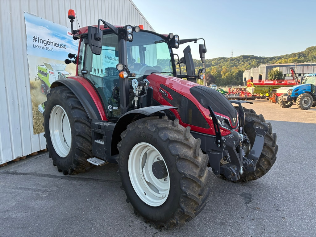 Tracteur VALTRA G135  active - photo slide 1
