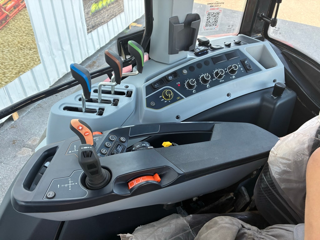 Tracteur VALTRA G135  active - photo slide 15